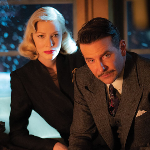 Κέιτ Μπλάνσετ και Μπράντλεϊ Κούπερ στην ταινία «Το Μονοπάτι των χαμένων ψυχών (Nightmare Alley)» του Γκιγιέρμο Ντελ Τόρο