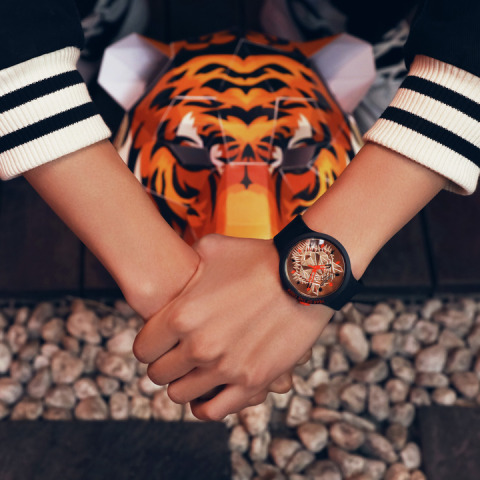 Η Swatch συμμετέχει στον εορτασμό της Κινέζικης Πρωτοχρονιάς με το Chinese New Year Special Tiger Power 2022.