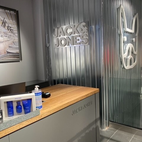 JACK & JONES τα νέα καταστήματα λιανικής