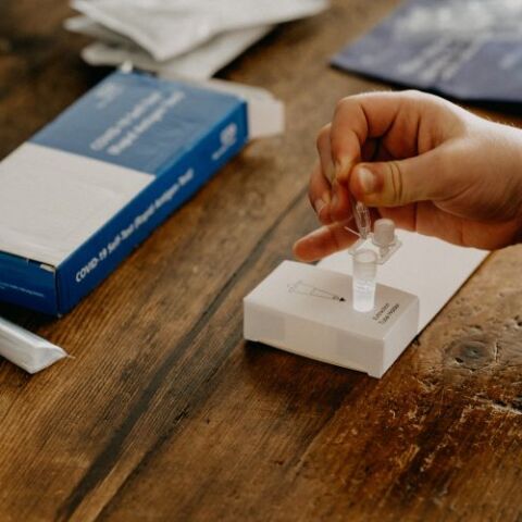 Κορωνοϊός: Πρώτο κρούσμα της «flurona» στην Αργεντινή