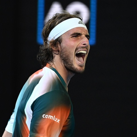 Στους «16» του Australian Open ο Τσιτσιπάς