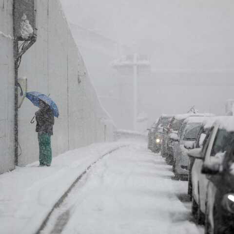 Σταδιακά ομαλοποιείται η κατάσταση της κυκλοφορίας στην Αττική Οδό, όπως επισημαίνουν πηγές της Πολιτικής Προστασίας στο ΑΠΕ-ΜΠΕ και προσθέτουν ότι έπειτα από προσπάθειες της Πυροσβεστικής και της Τροχαίας η κυκλοφορία σταδιακά ομαλοποιείται.