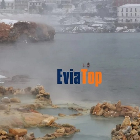 Κακοκαιρία «Ελπίς»: Εύβοια: Θαρραλέος απολαμβάνει το μπάνιο του στη θάλασσα