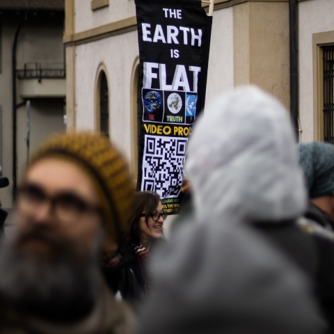 Για το βιβλίο του LeeMcIntyre, «Πώς να μιλήσετε στους αρνητές της επιστήμης» (Εκδόσεις Ροπή)