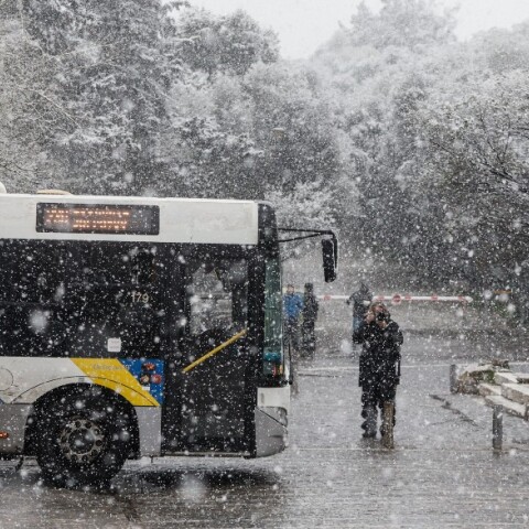 Αποσύρονται λόγω κακοκαιρίας όλα τα λεωφορεία και τα τραμ