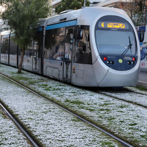 Χιόνια σε γραμμή του Τραμ στην Αθήνα