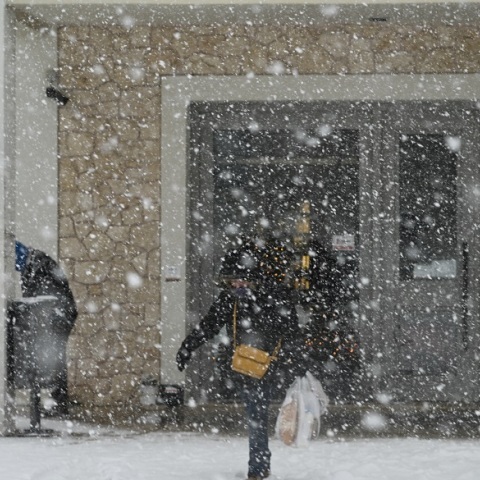 Κλείνει στις 12:00 το Δημόσιο λόγω της κακοκαιρίας «Ελπίς»