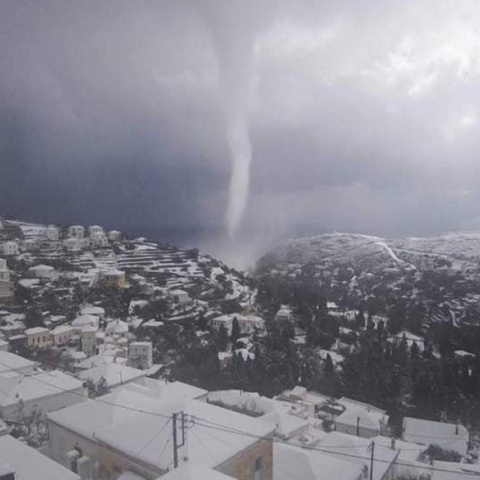 Κακοκαιρία «Ελπίδα»: Χιονοστρόβιλος στην Άνδρο