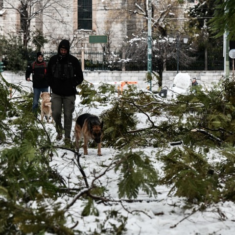 Κακοκαιρία «Ελπίδα»: Κλειστά την Τετάρτη, 25 Ιανουαρίου τα καταστήματα και οι τράπεζες.