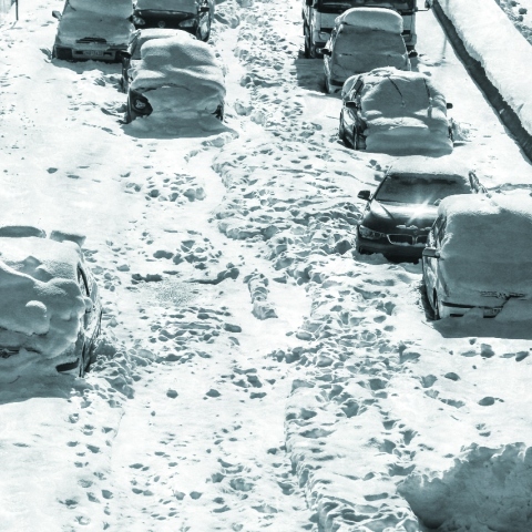 Εγκλωβισμένα αυτοκίνητα στην Αττική Οδό, στην έξοδο για την Δουκίσσης Πλακεντίας, από την ισχυρή χιονόπτωση που προκάλεσε η κακοκαιρία Ελπίς, ΣΩΤΗΡΗΣ ΔΗΜΗΤΡΟΠΟΥΛΟΣ/EUROKINISSI)