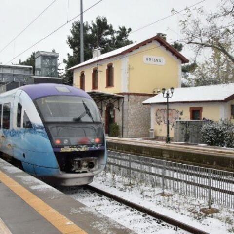 Αποζημίωση 1.000 ευρώ σε εγκλωβισμένους επιβάτες στα τρένα με δρομολόγια Αθήνα - Θεσσαλονίκη © Eurokinissi
