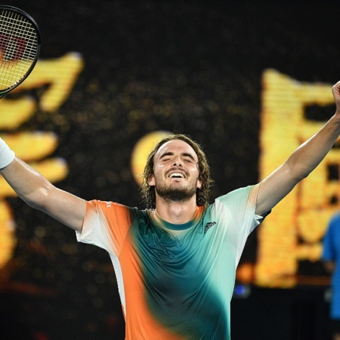 Ο Στέφανος Τσιτσιπάς «έσωσε» ball girl από έντομο και έγινε viral