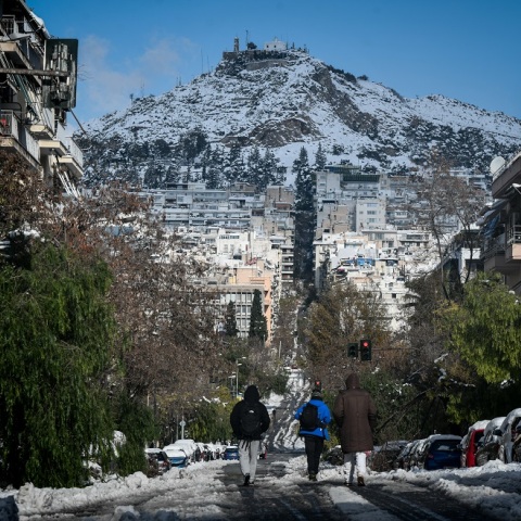 ΚΑΚΟΚΑΙΡΙΑ "ΕΛΠΙΣ" / ΧΙΟΝΟΠΤΩΣΗ ΣΤΗΝ ΑΤΤΙΚΗ ΟΔΟΣ (ΤΑΤΙΑΝΑ ΜΠΟΛΑΡΗ/EUROKINISSI)