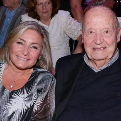 Η σύζυγος του Μίμη Πλέσσα, Λουκίλα, στον Realfm 97,8: Την γειτόνισσά μας την μετέφεραν στα χέρια με πνευμονία