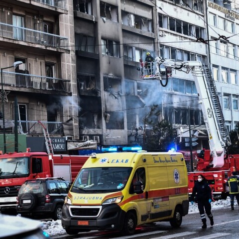 ΣΗΜΑΝΤΙΚΕΣ ΖΗΜΙΕΣ ΣΤΟ ΚΕΝΤΡΙΚΟ ΚΤΗΡΙΟ ΤΗΣ ΠΕΡΙΦΕΡΕΙΑΣ ΑΤΤΙΚΗΣ ΣΤΗΝ ΛΕΩΦ. ΣΥΓΓΡΟΥ ΑΠΟ ΤΗΝ ΙΣΧΥΡΗ ΕΚΡΗΞΗ ΣΕ ΓΕΙΤΟΝΙΚΟ ΚΤΗΡΙΟ (ΓΡΑΦΕΙΟ ΤΥΠΟΥ ΠΕΡΙΦΕΡΕΙΑΣ ΑΤΤΙΚΗΣ/EUROKINISSI)