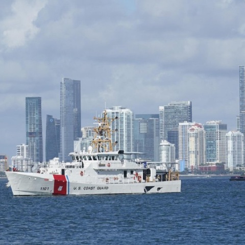 ΗΠΑ: Ένας νεκρός, 38 αγνοούμενοι, αφότου σκάφος ανετράπη στα ανοικτά της Φλόριντα	