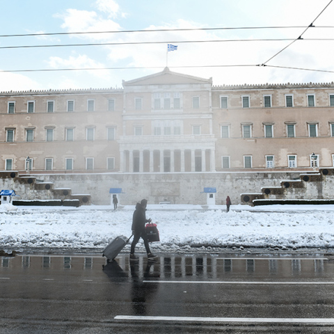 Κακοκαιρία «Ελπίδα»: Χιόνια στο κέντρο της Αθήνας