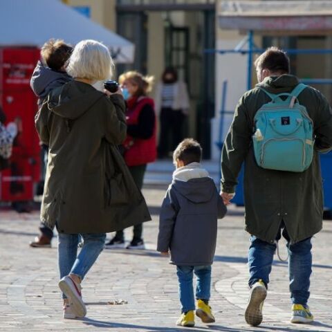 Υπουργείο Εργασίας: Πώς θα χορηγούνται οι ειδικές άδειες στους εργαζόμενους, όταν νοσούν οι ίδιοι ή τα παιδιά τους από Covid-19	