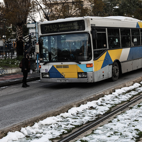 Αποσύρονται σταδιακά λεωφορεία και τρόλεϊ λόγω παγετού
