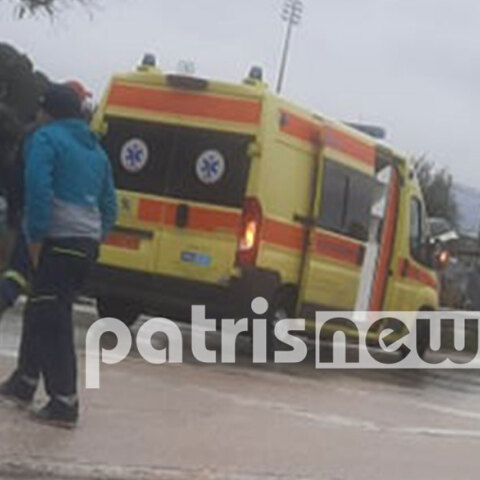 Ασθενοφόρο για το τροχαίο στην Πατρών-Πύργου με θύμα μια 17χρονη