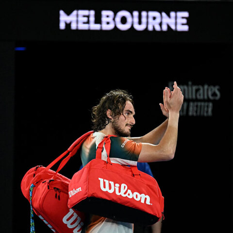 Ο Στέφανος Τσιτσιπάς έχει χάσει από τον Ντανιίλ Μεντβέντεφ στο Australian Open και αποχωρεί