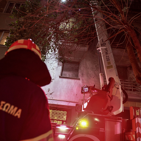 Φωτιά σε διαμέρισμα στο Κολωνάκι