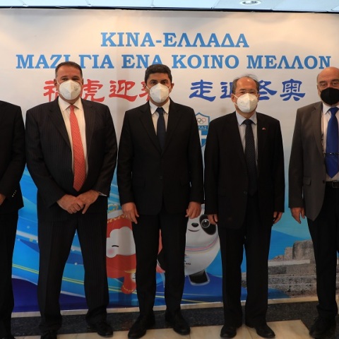 Ο Προέδρος του ΟΛΠ,  Yu Zenggang, Ο Προέδρος της Ελληνικής Ολυμπιακής Επιτροπής, Σπύρος Καπράλος, ο υφυπουργός Αθλητισμού, Λευτέρης Αυγενάκης, ο Πρέσβης της Κίνας, Σιάο Τζουντσένγκ, και ο Γενικός Γραμματέας της ΕΟΕ, Μανώλης Κολυμπάδης