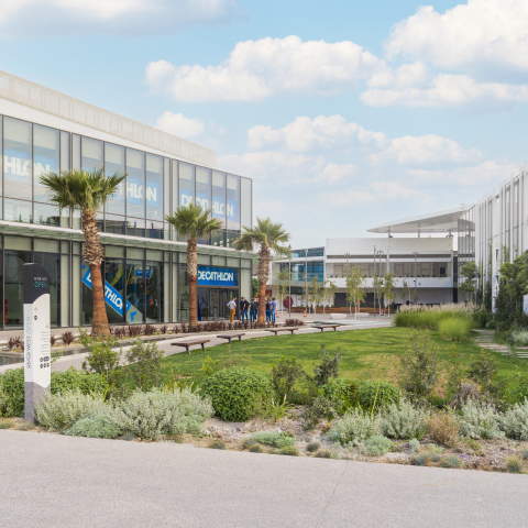 Ο εξωτερικός χώρος του εμπορικού River West