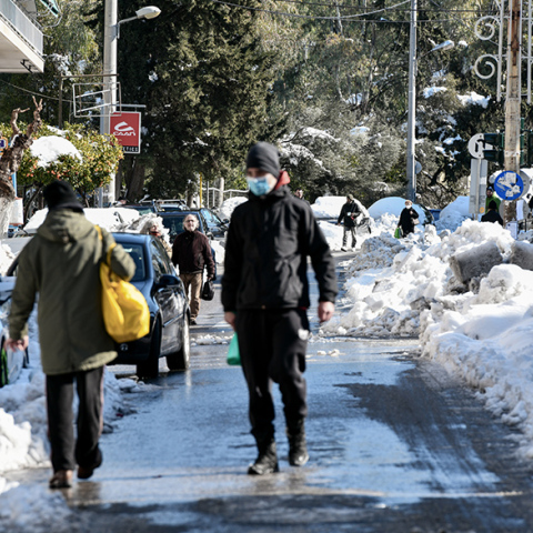 Καιρός: Χιόνια σε γειτονιές της Αθήνας
