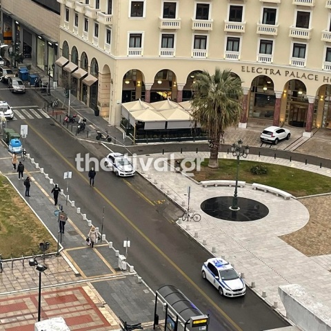 ΤΩΡΑ: Τηλεφώνημα για βόμβα στο κέντρο της Θεσσαλονίκης – Εκκενώνονται καταστήματα