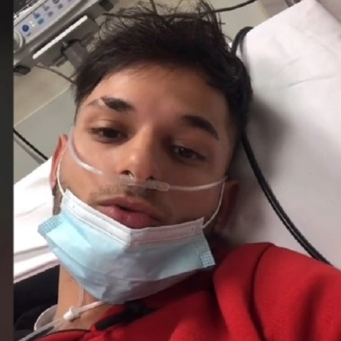 Μαχαίρωσαν στο στομάχι 18χρονο για μια αλυσίδα