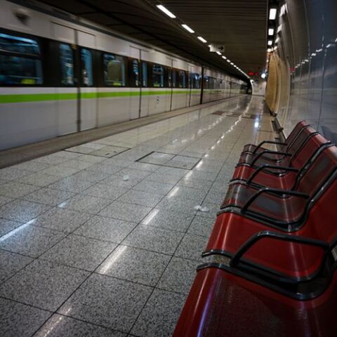 Μετρό: Άνδρας έπεσε στις γραμμές του σταθμού Ομόνοιας  