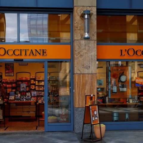 Η μυρωδιά ενός καταστήματος μπορεί να επηρεάσει τις πωλήσεις του και τα μεγάλα brands αρχίζουν να το καταλαβαίνουν.