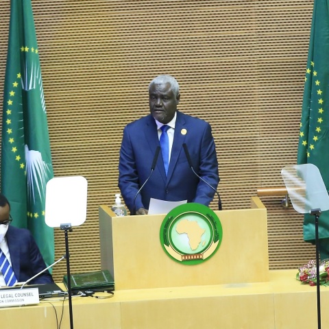 Ο πρόεδρος της Επιτροπής της Αφρικανικής Ένωσης Moussa Faki Mahamat μιλάει κατά την 35η σύνοδο της Συνόδου Κορυφής της Αφρικανικής Ένωσης
