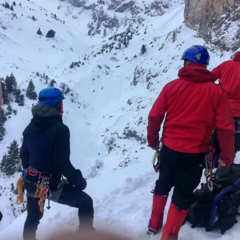 Φωτογραφίες από την επιχείρηση για τον εντοπισμό των τριών αναρριχητών στα Καλάβρυτα © Πυροσβεστικό Σώμα   