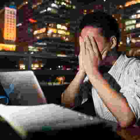 Κίνα: Ο αιφνίδιος θάνατος ενός εργαζόμενου φέρνει ξανά στο προσκήνιο τη συζήτηση για τα εξαντλητικά ωράρια εργασίας και την κουλτούρα των υπερωριών	