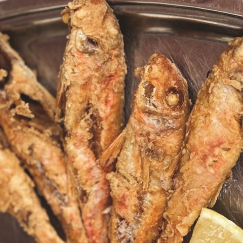 Τηγανιτά ψάρια από τον λογαριασμό PAK SISTERS @pak.sisters