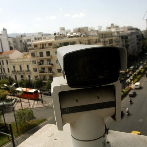 Κάμερα επίβλεψης της οδικής κυκλοφορίας είναι στραμένη προς τον δρόμο της Πατησίων 
