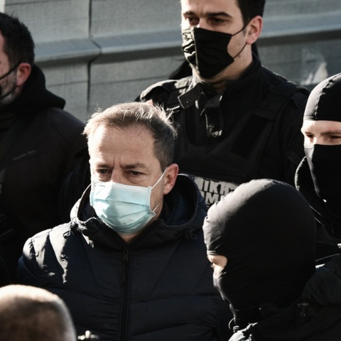 Ο Δημήτρης Λιγνάδης φτάνει στο δικαστήριο - Ξεκινά η δίκη για τους τέσσερις βιασμούς