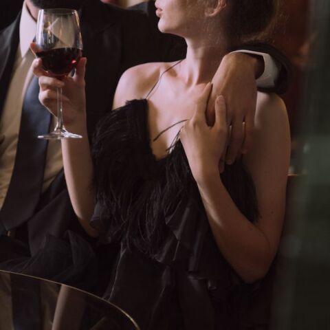 Ζευγάρι πίνει ποτό