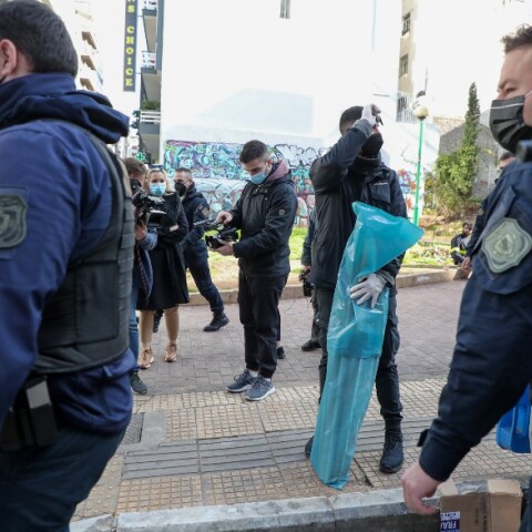 «Λουκέτα» σε συνδέσμους οπαδών στην Αττική έβαλε η Αστυνομία μετά την έφοδό της σε 15 κτίρια.