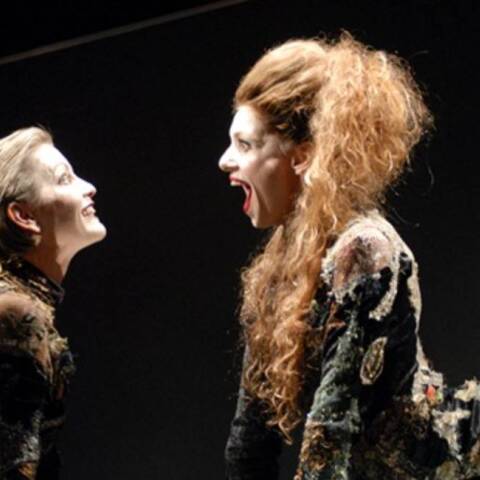 Σοφία Χιλλ και Αγλαΐα Παππά στο Alarme του Θεόδωρου Τερζόπουλου