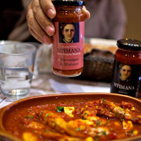 Ντιμάνα, πάστα πιπεριάς με μικρή παραγωγή και μεγάλη νοστιμιά 