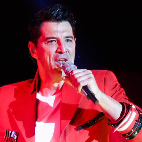 Ο τραγουδιστής Σάκης Ρουβάς