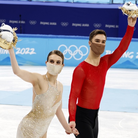 H Γαβριέλλα Παπαδάκη και ο Γκιγιόμ Σιζερόν κρατούν το χρυσό μετάλλιο μετά την εμφάνιση στους Χειμερινούς Ολυμπιακούς Αγώνες 2022