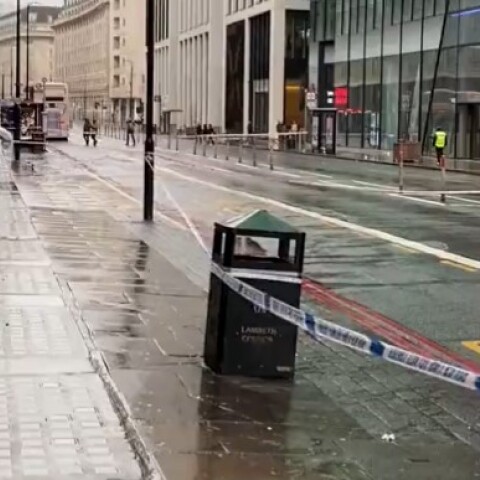 Αστυνομία απέκλεισε γέφυρες στο Λονδίνο λόγω ύποπτου αντικειμένου