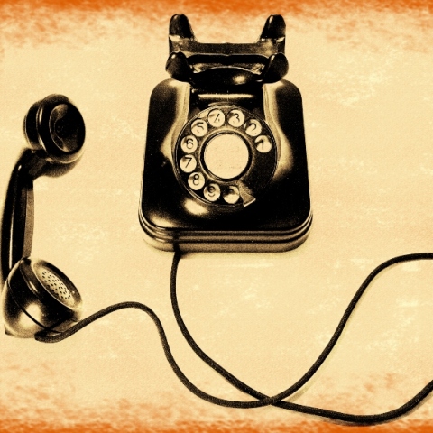 Γιατί δεν μιλώ ποτέ στο τηλέφωνο