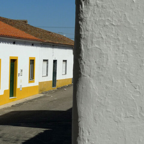 Φωτογραφία στο εξώφυλλο της συλλογής «Ποιήματα» του Ηλία Ευθυμιόπουλου (εκδ. ATHENS VOICE BOOKS)