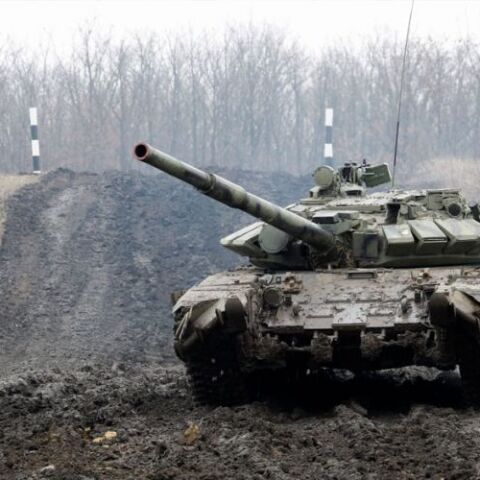 Άρμα μάχης των φιλορώσων στο Ντόνμπας της Ουκρανίας © EPA/Dave Mustaine 