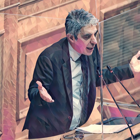 Εικονογράφιση που απεικονίζει τον Γιώργο Τσίπρα στο βήμα της Βουλής